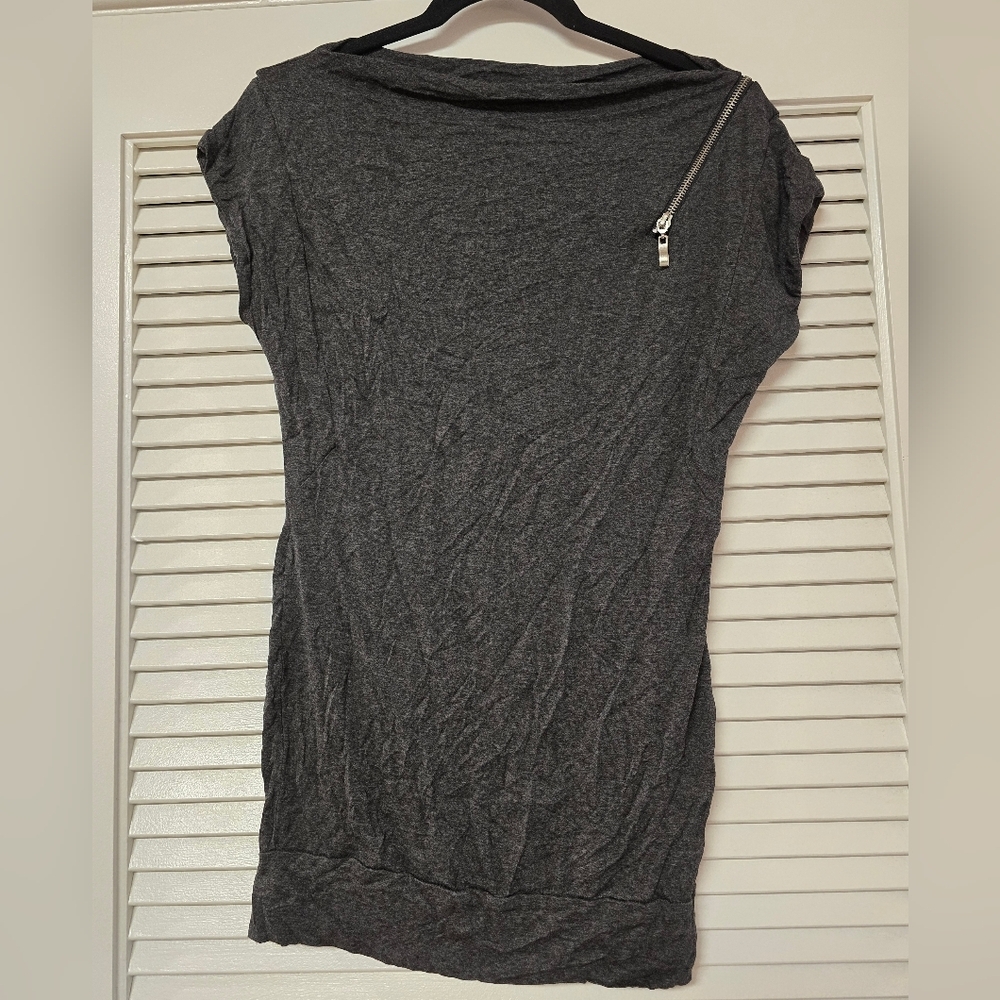 Pink Rose - Grey Short-Sleeve Lightweight Tunic Top With Silver Zipper Detail
